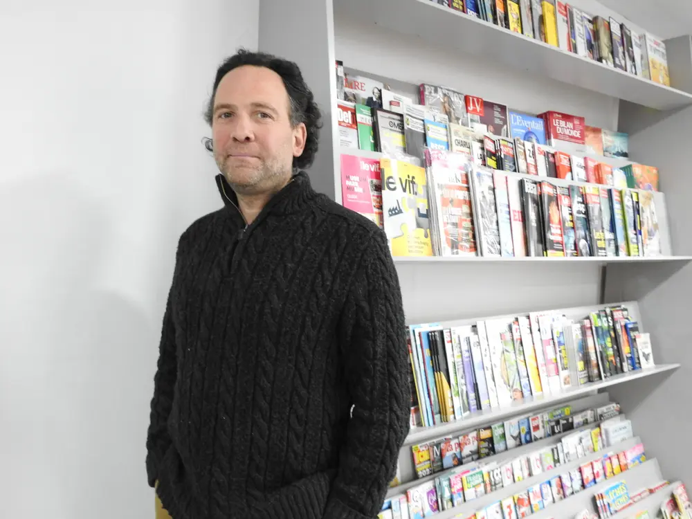 pers verkoopt minder