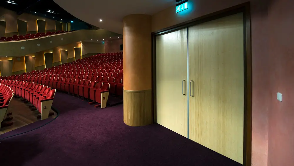 Akoestische deur theaterzaal