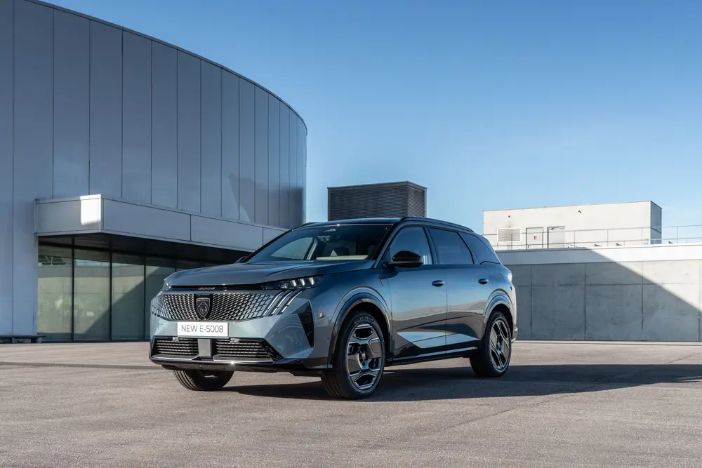 Nieuw: Peugeot E-5008 1