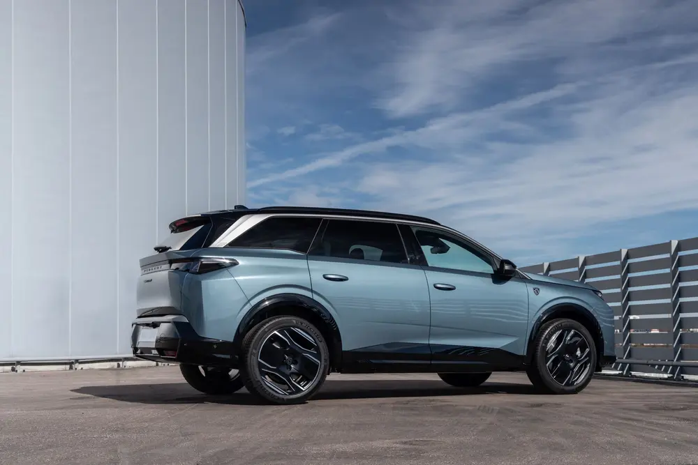 Nieuw: Peugeot E-5008 4