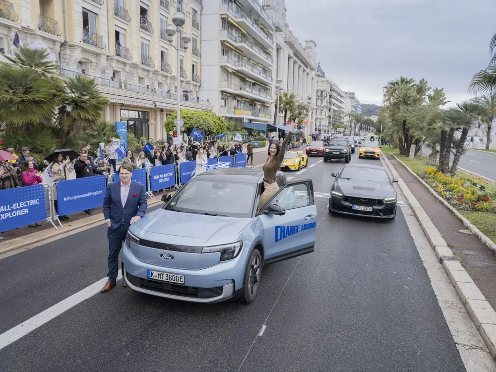 Lexie Alford voltooit recordrit rond de wereld 2