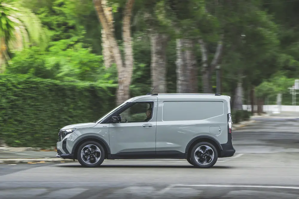 Ford Transit Courier 5