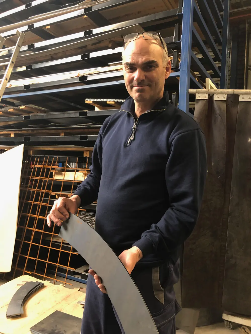 Alain Mattelé toont enkele gelaserde stukken