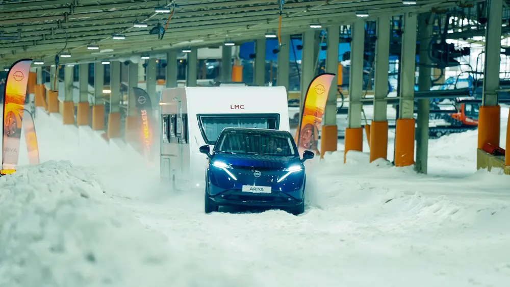 Nissan Ariya e-4ORCE bedwingt indoor skipiste in SnowWorld Landgraaf 1