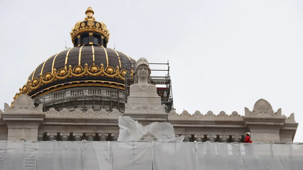 De eerste delen van het justitiepaleis