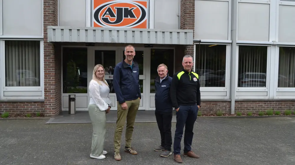 AJK in zee met magistrator 1