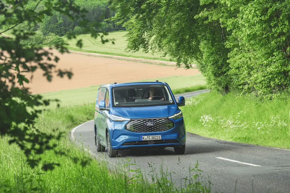 Rijtest Ford Pro E-Transit Custom 4