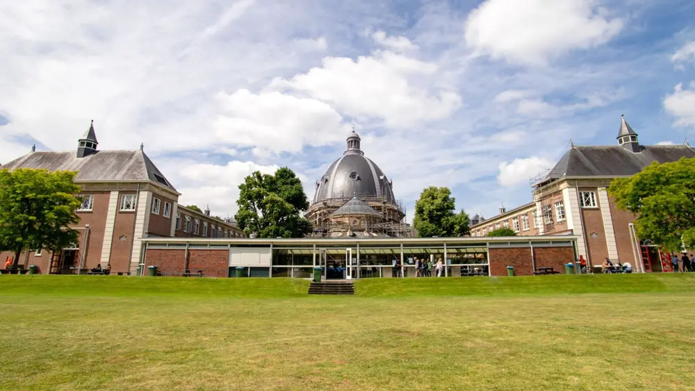 College Hageveld in Heemstede in de steigers