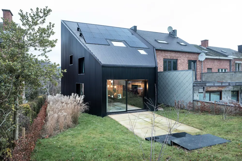 Eigentijdse CLT-behuizing met houten frame in Jambes