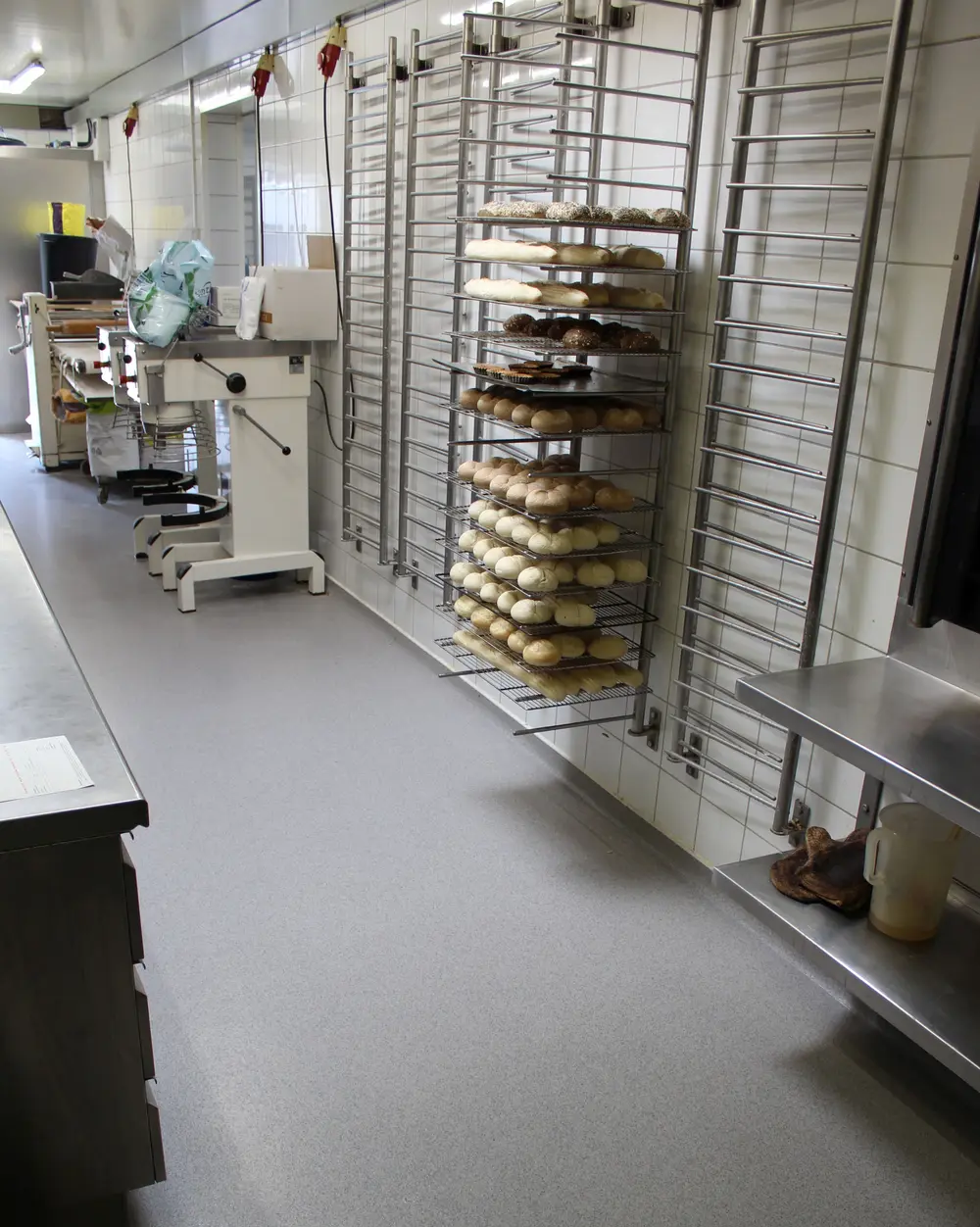 De gietvloer werd geïnstalleerd op de bestaande vloer