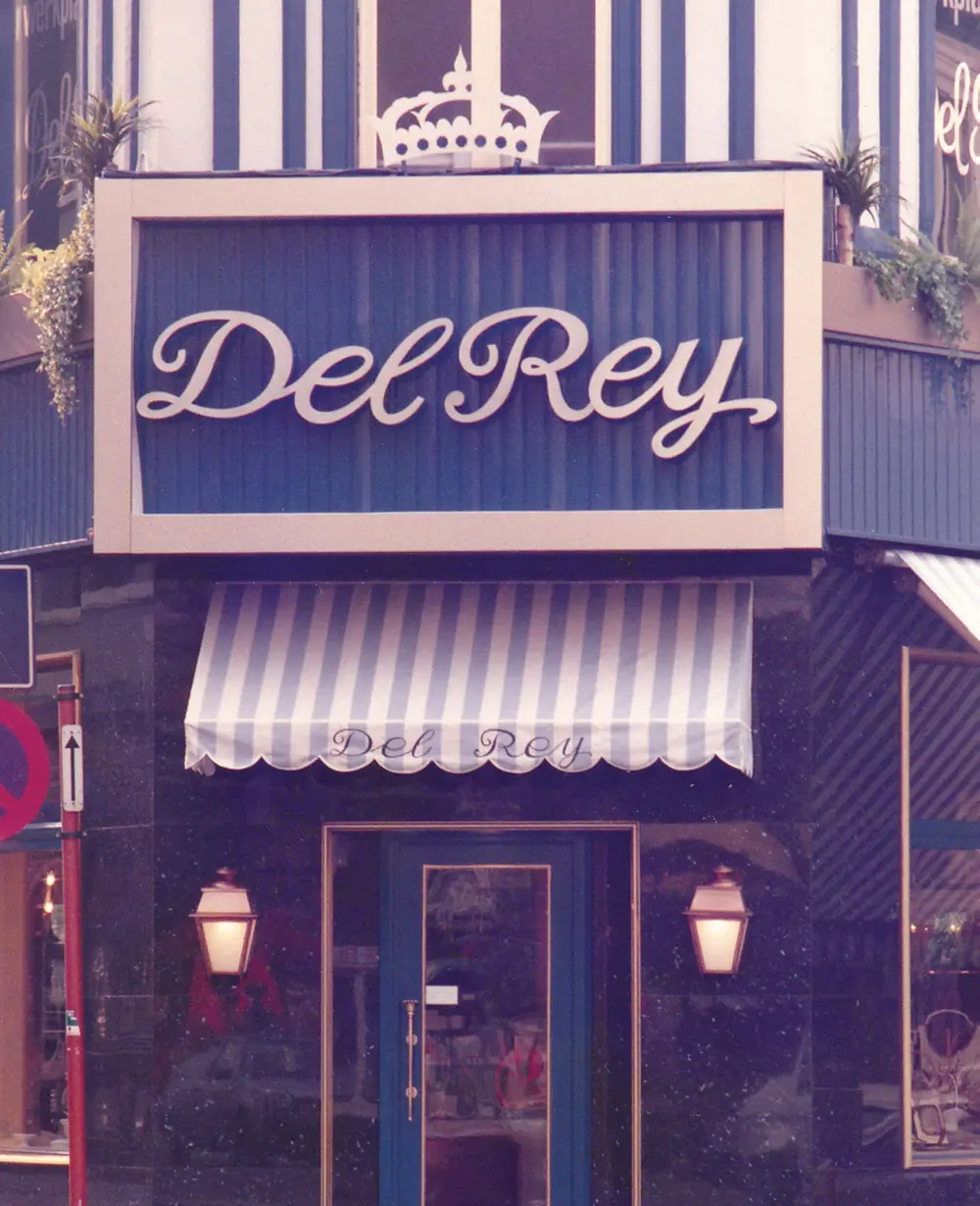 De voorgevel van DelReY toen