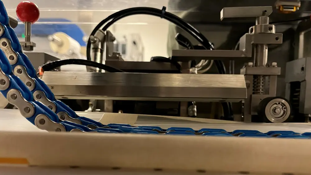 Heat seal flowpackaging