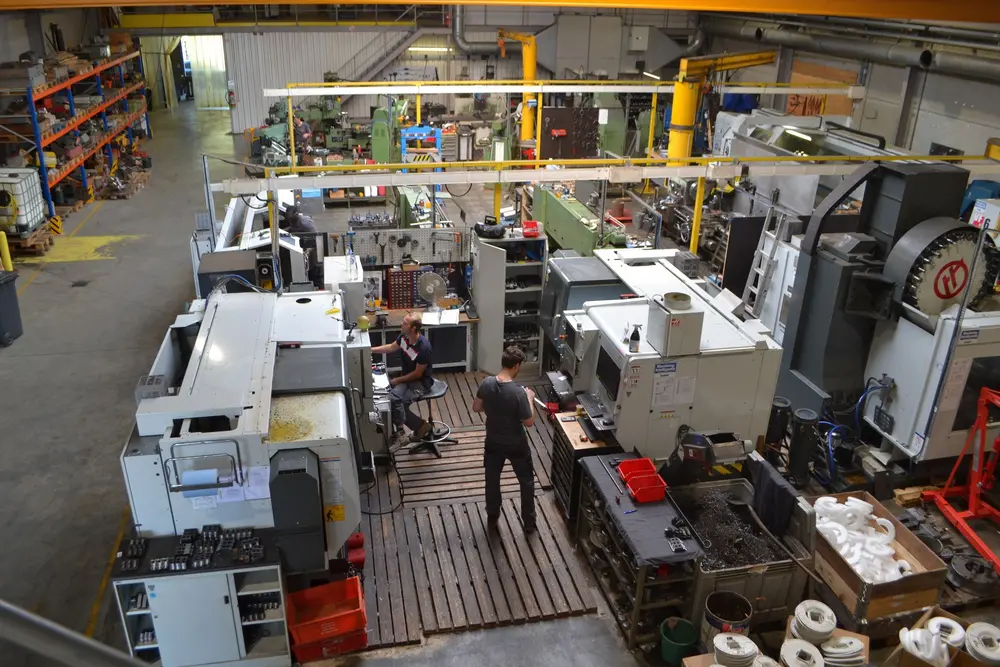 Het bedrijf heeft een ruim arsenaal aan gereedschappen en machines in het eigen werkhuis