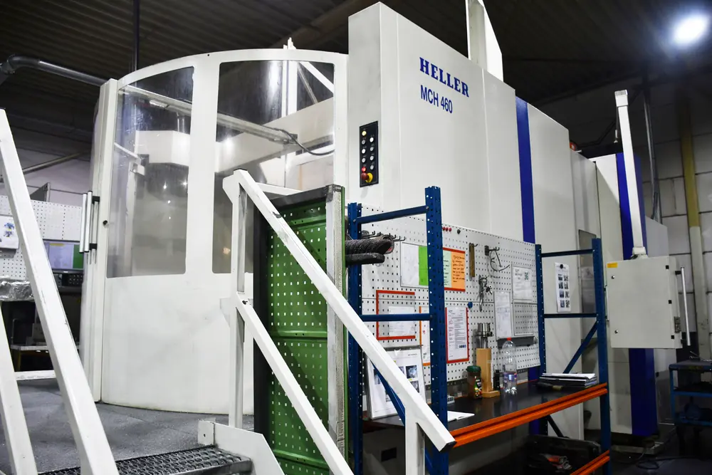 Op deze machine wordt het gietijzeren stuk in kwestie bewerkt