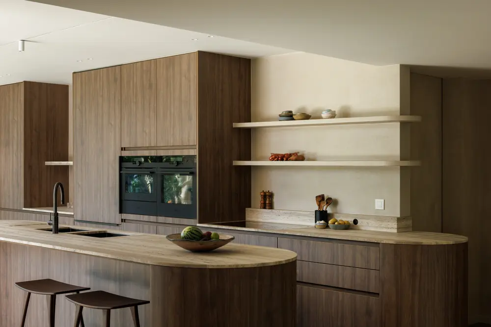 Keuken hout en lichte kleuren