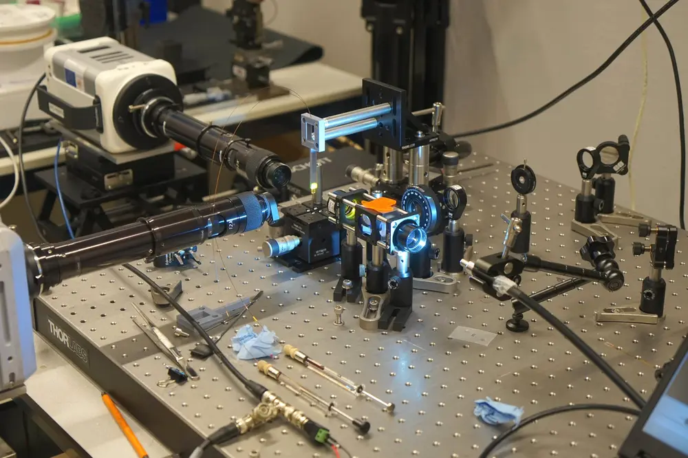 Laboratoriumopstelling voor onderzoek van laser-induced cavitation