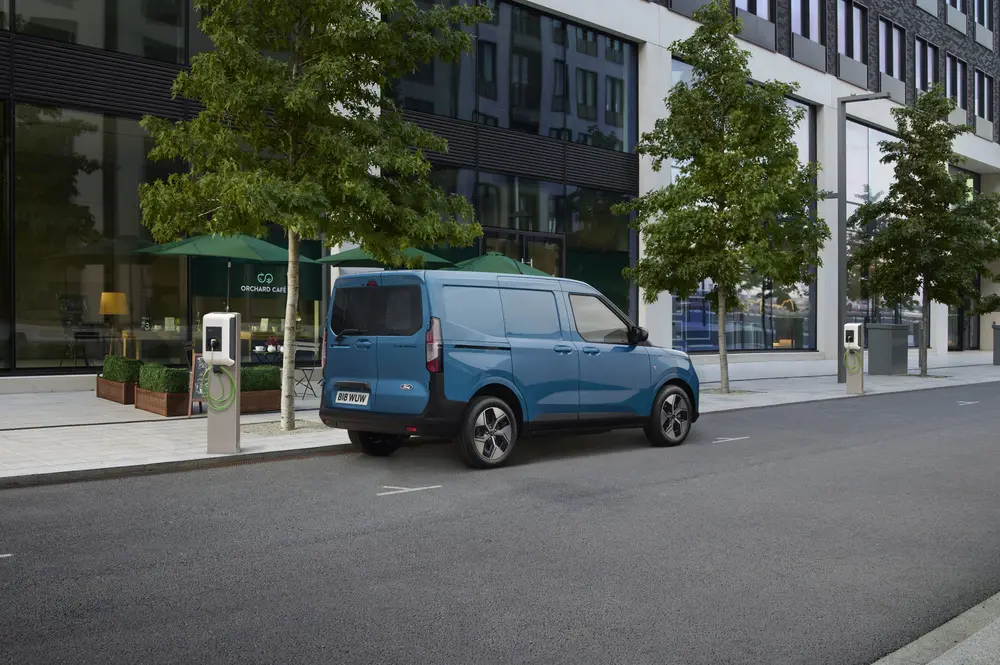 Ford E-Transit Courier 5