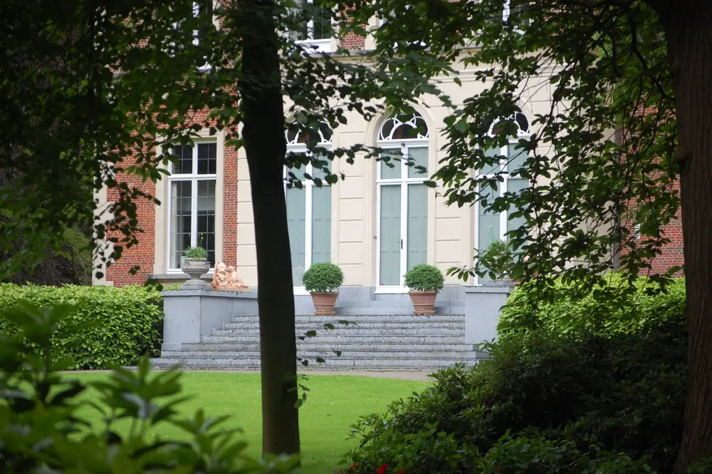 gevels in bosrijk gebied