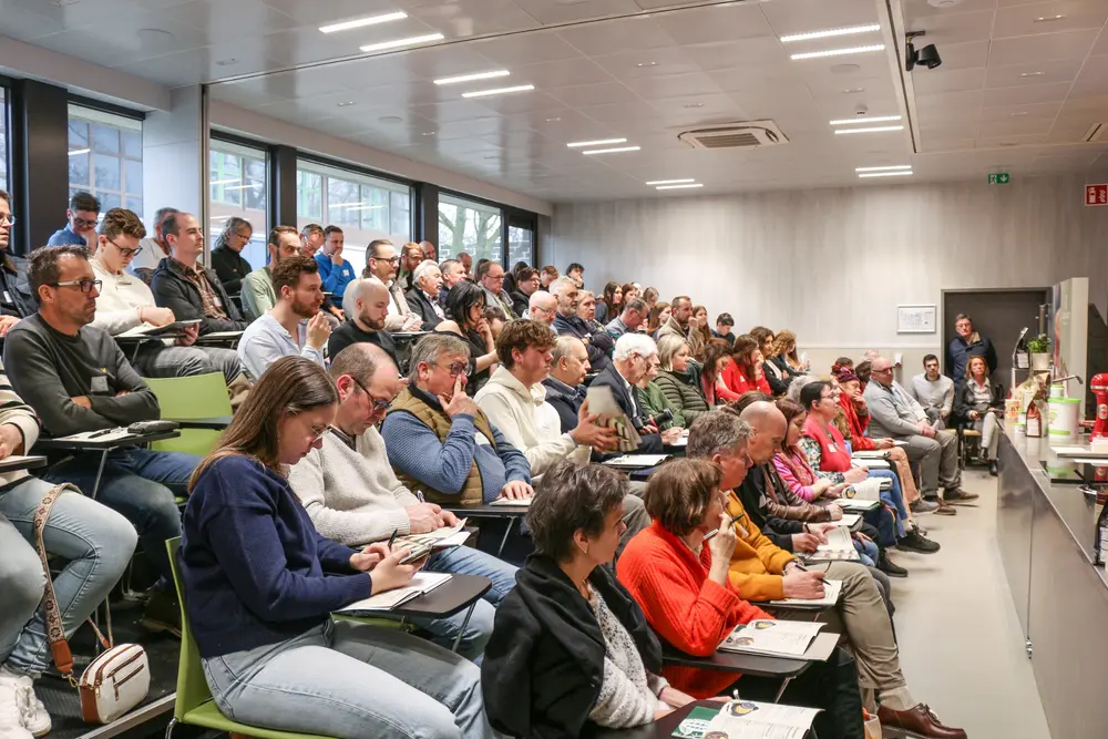 foto van het publiek bij de vaba demo
