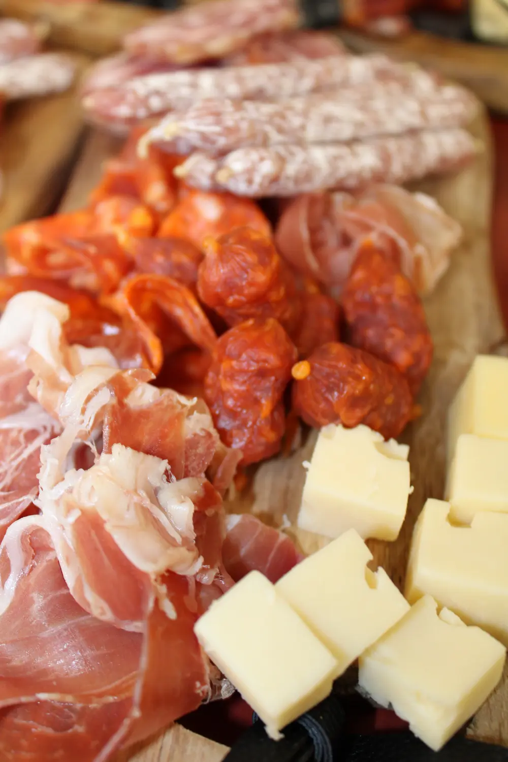 Ook kaas mag niet ontbreken op een charcuterie- of tapasplank.
