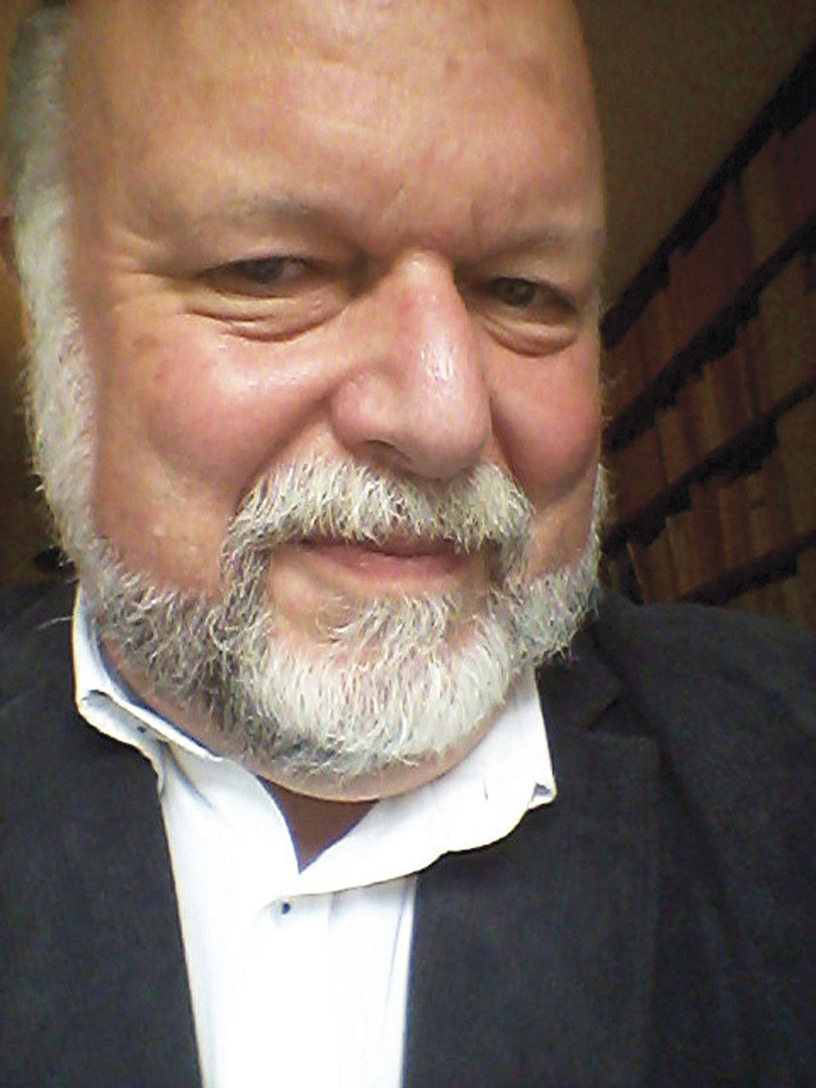 Dr Carl Vanwelde