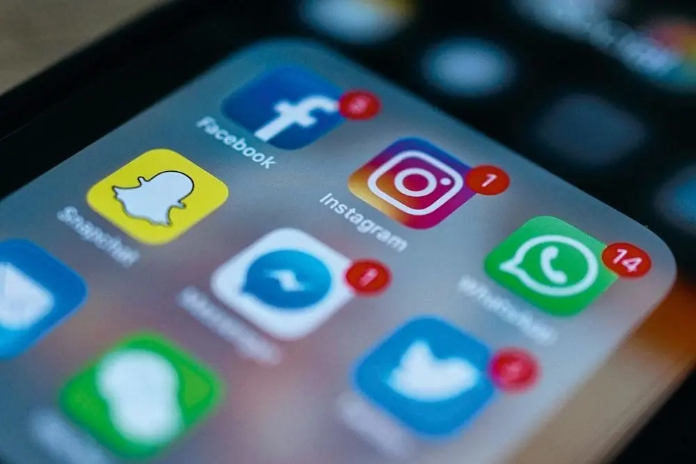 Anno 2019, komt het erop aan specifieke richtlijnen te voorzien per sociaal medium: Facebook gebruik je niet op dezelfde manier zoals Twitter of LinkedIn.