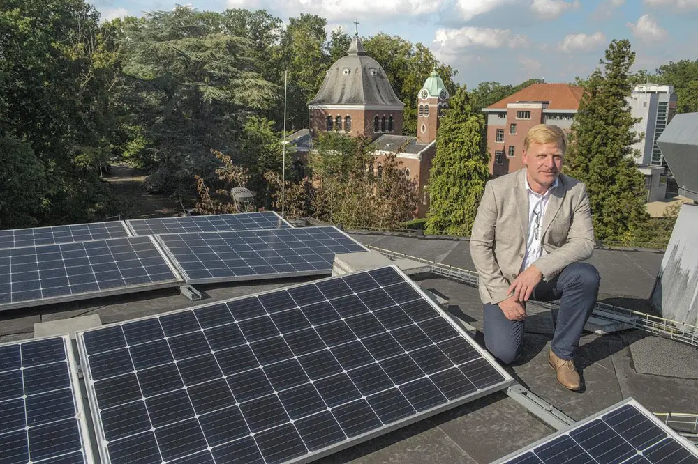 De meest spectaculaire groene verwezenlijking is de aanleg van 1.137 zonnepanelen, terwijl er nog zo'n 1.800 in de aanbesteding zitten.