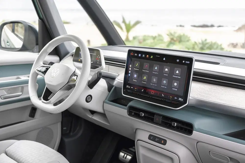 Het standaard multifunctionele stuurwiel overtuigt door een hoog bedieningscomfort.