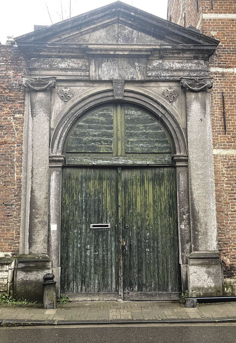 Rega liet in 1738 de eerste Hortus Botanicus in de stad aanleggen.