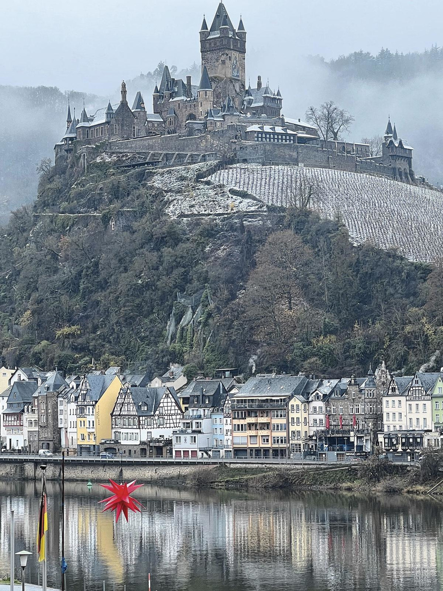 De imposante Reichsburg in Cochem.
