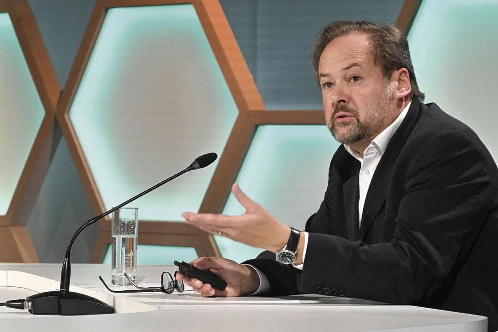 Prof. dr. Oliver Bechter.