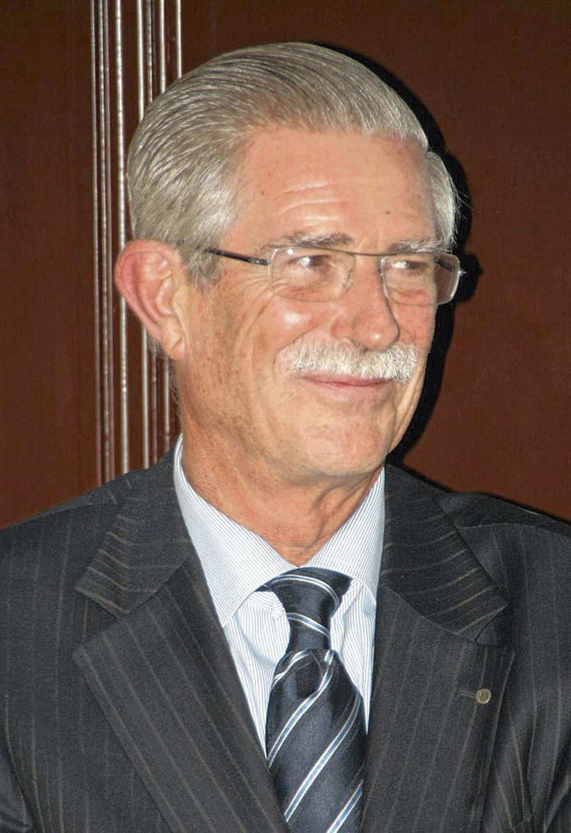 Prof. dr. Robrecht Van Hee.
