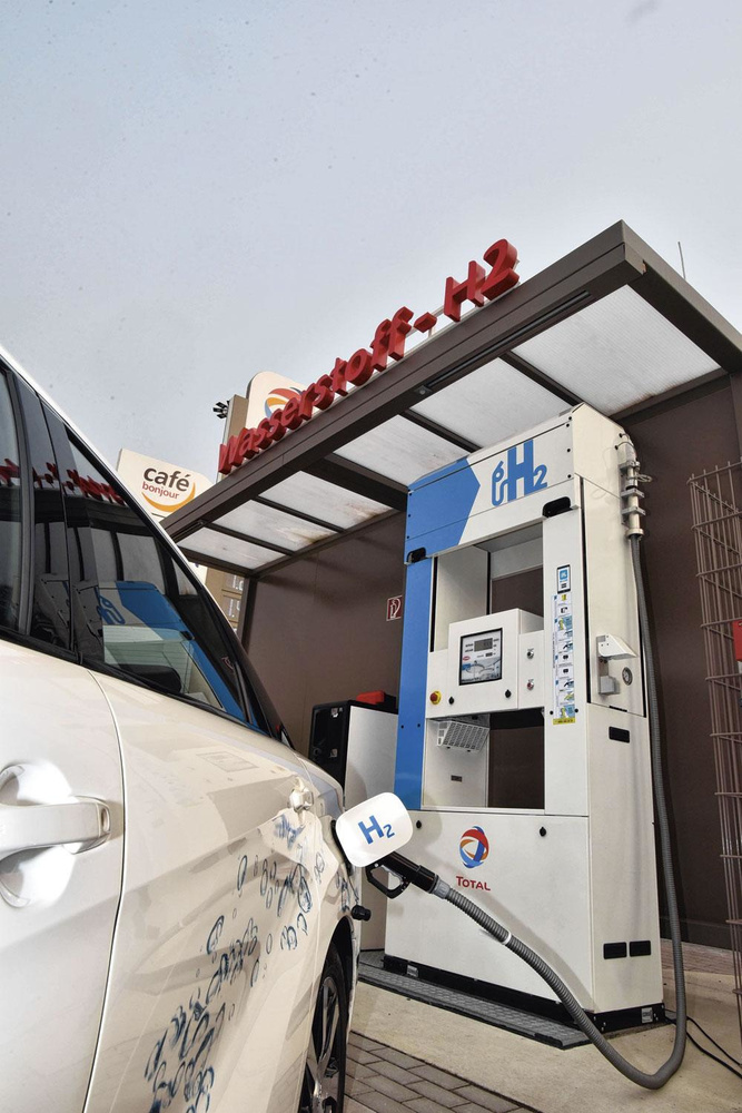 Er zijn amper E H2-tankstations in ons land: eentje in Halle, eentje in Zaventem.
