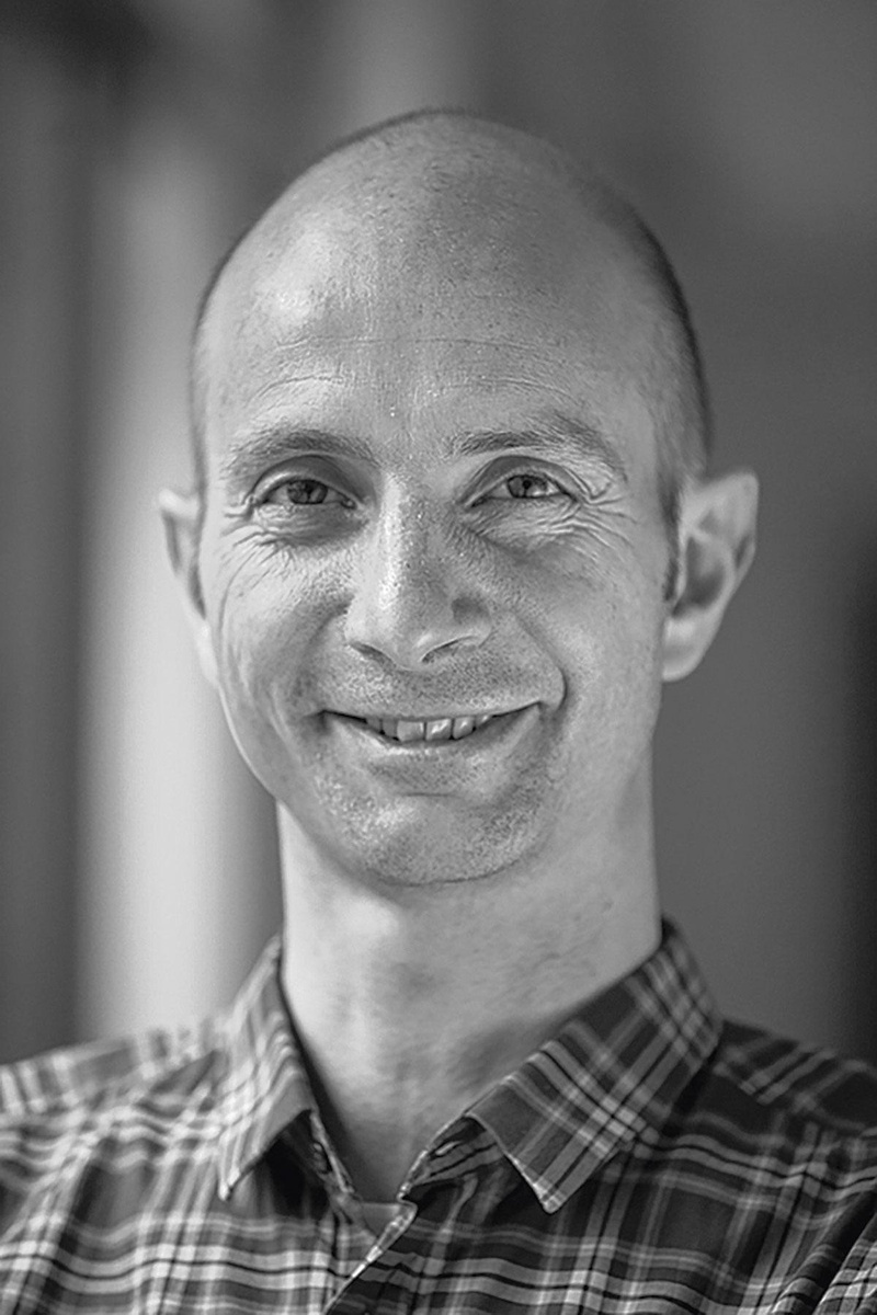 Pieter Timmers in actie: "Schouderklachten komen veruit het meeste voor. Er is zelfs een aandoening naar vernoemd, de zwemmersschouder", zegt dr. Sam Moustie (boven).