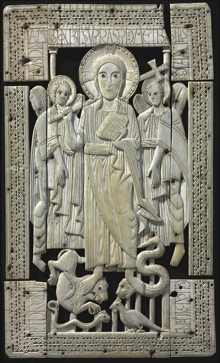 Ivoires de Genoels-Elderen, Provenance : église Saint-Martin de Genoels-Elderen (près de Tongres), réalisés en Northumbrie (Angleterre) ?, fin VIIIe siècle, ivoire, verre bleu, MRAH