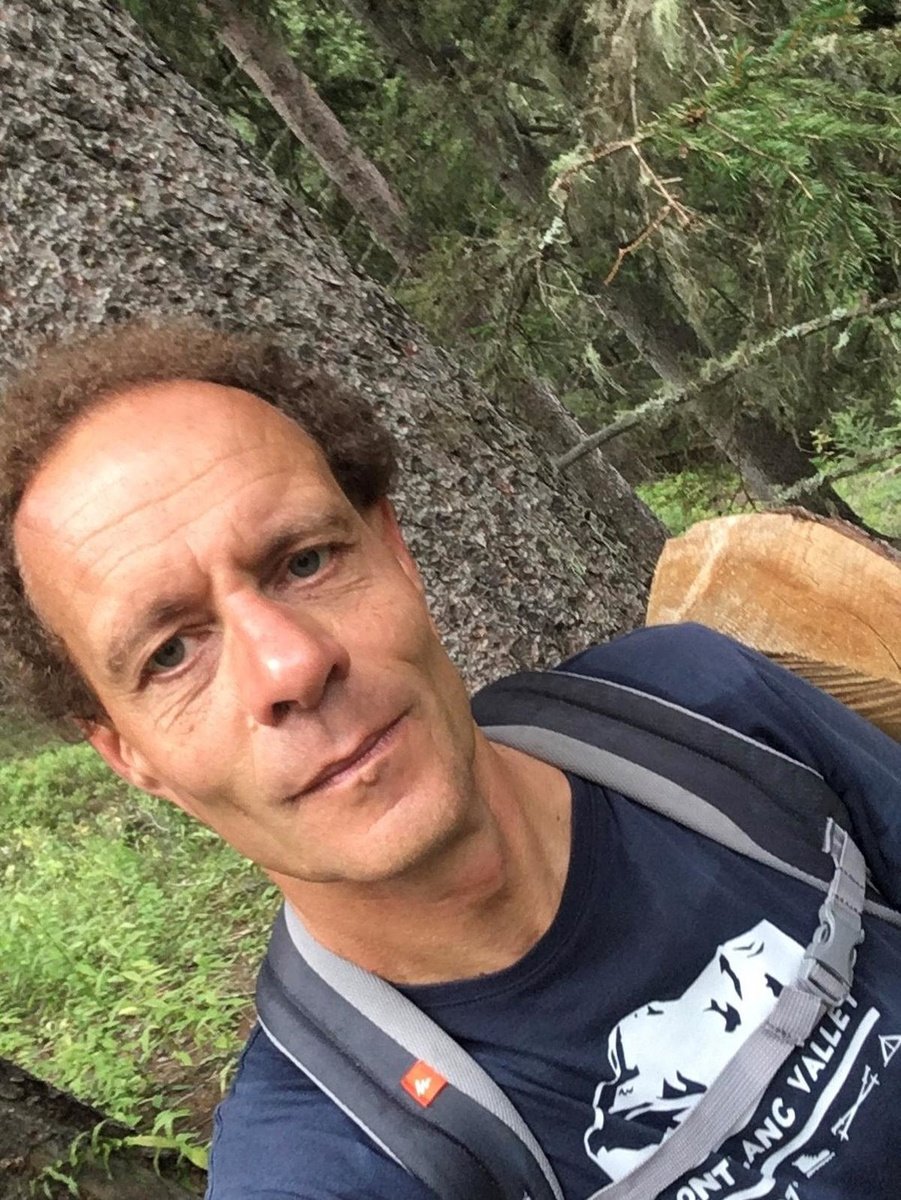 Le Dr Laurent Carlier est un médecin reconnu par ses pairs au sein de l'institution. "C'est quelqu'un qui n'a pas froid aux yeux, qui n'a pas peur de prendre des risques. Et qui est motivé par l'intérêt du patient et non par l'aspect pécuniaire ou par la gloriole", analyse le Dr Jean-Philippe Hermanne.