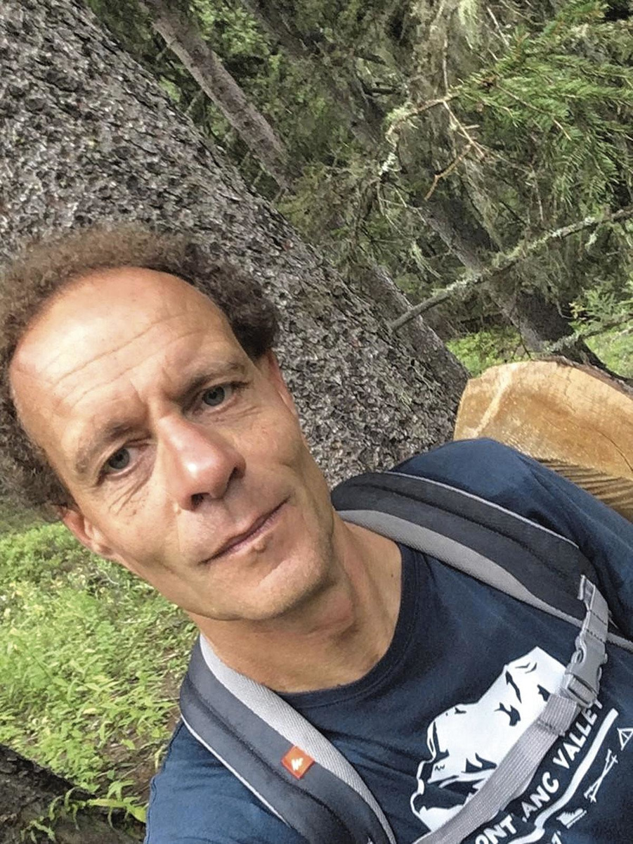 Le Dr Laurent Carlier est un médecin reconnu par ses pairs au sein de l'institution. " C'est quelqu'un qui n'a pas froid aux yeux, qui n'a pas peur de prendre des risques. Et qui est motivé par l'intérêt du patient et non par l'aspect pécuniaire ou par la gloriole ", analyse le Dr Jean-Philippe Hermanne.