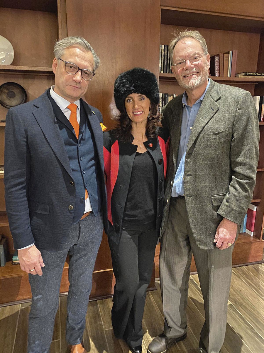 Met collega Dr. Mina Massaro-Giordano van Scheie Eye Institute van The University of Pennsylvania, en diensthoofd van CHOP Ophthalmology, Dr. Monte Mills.