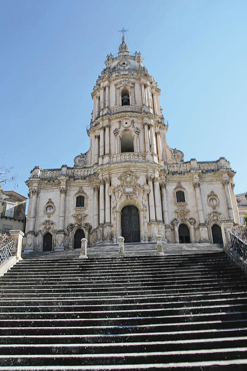 In de Duomo van Modica ligt Tommaso Campailla begraven.