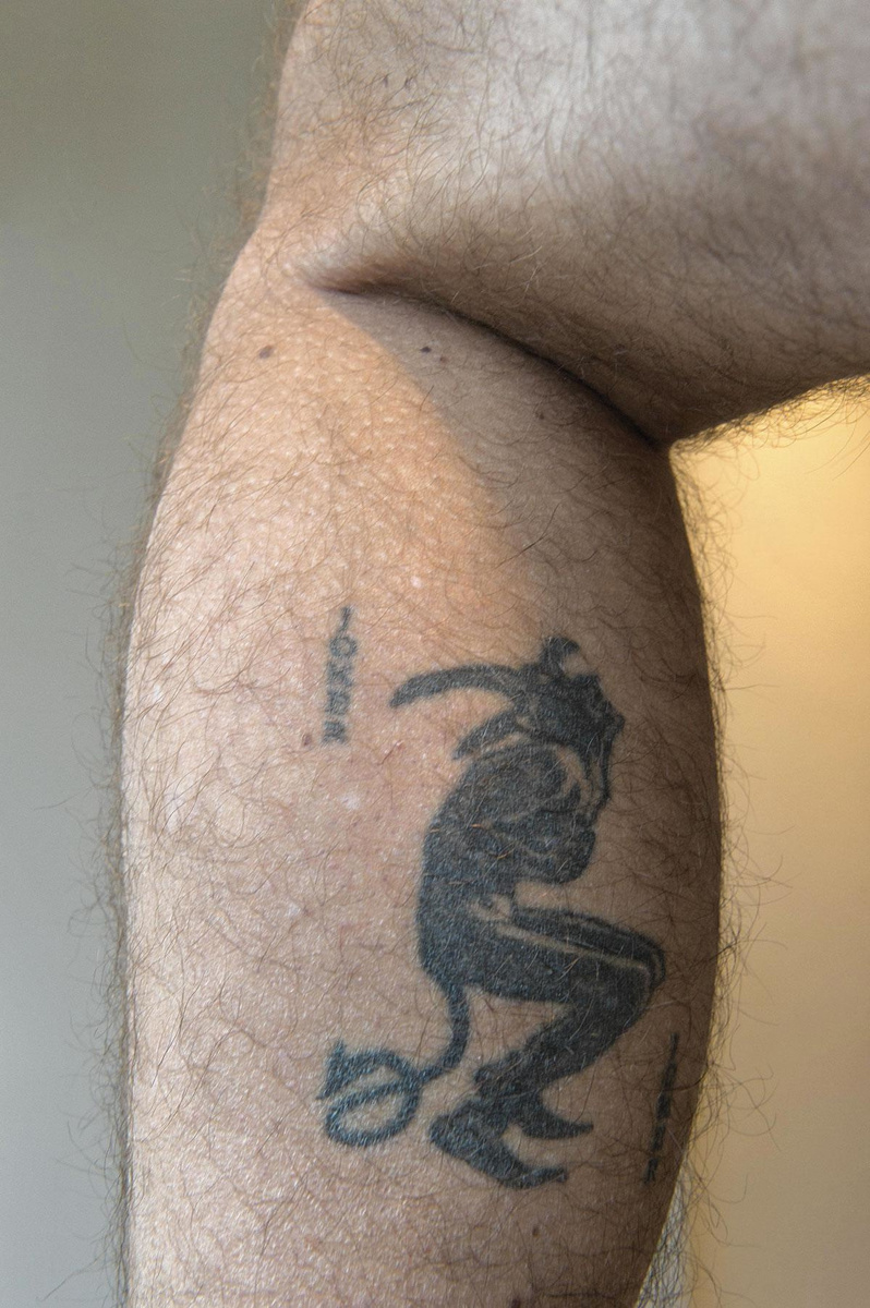 "Voor mijn eerste tattoo heb ik een nar of jokerfiguur gekozen", zegt Arnout De Wilde.