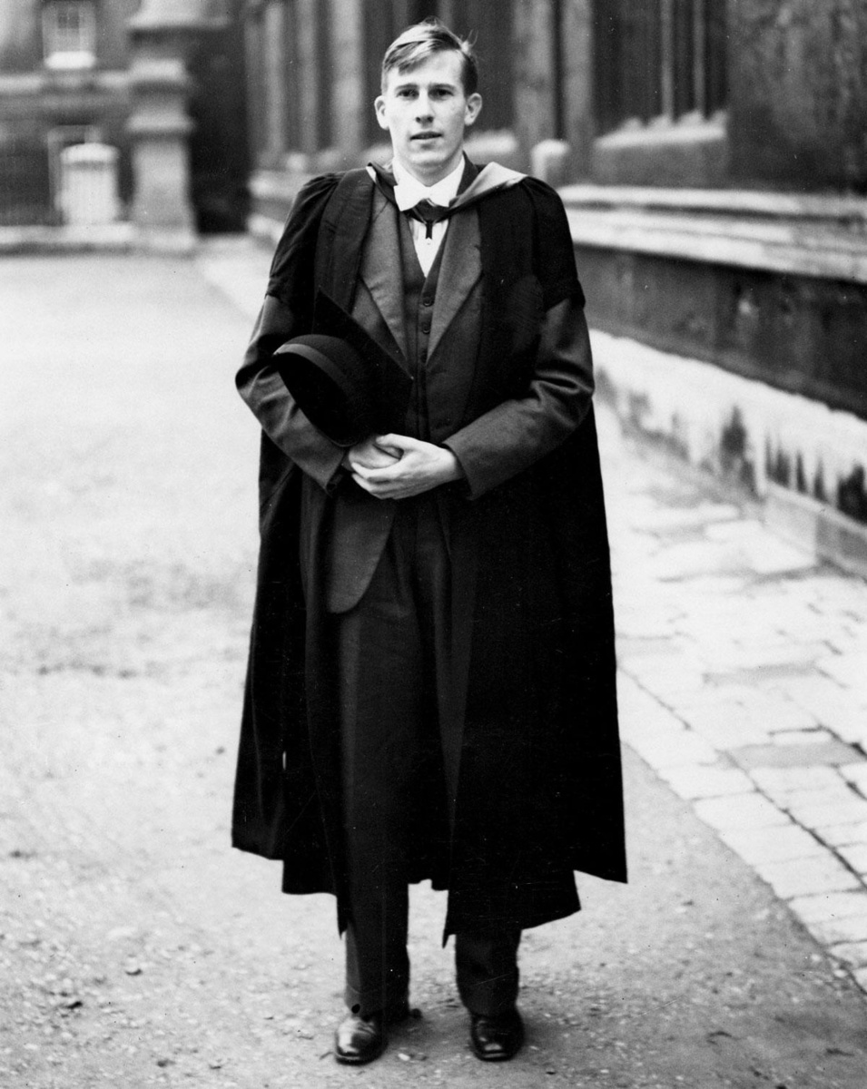 Sir Robert Bannister in 1954 studeerde hij af als arts.