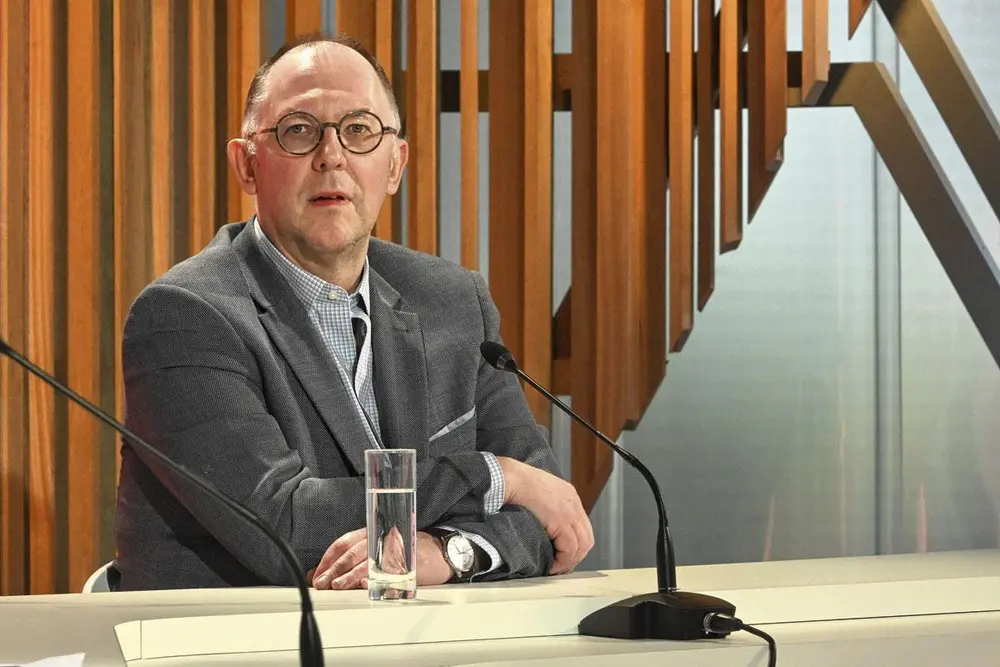 Pr Bertrand Tombal.