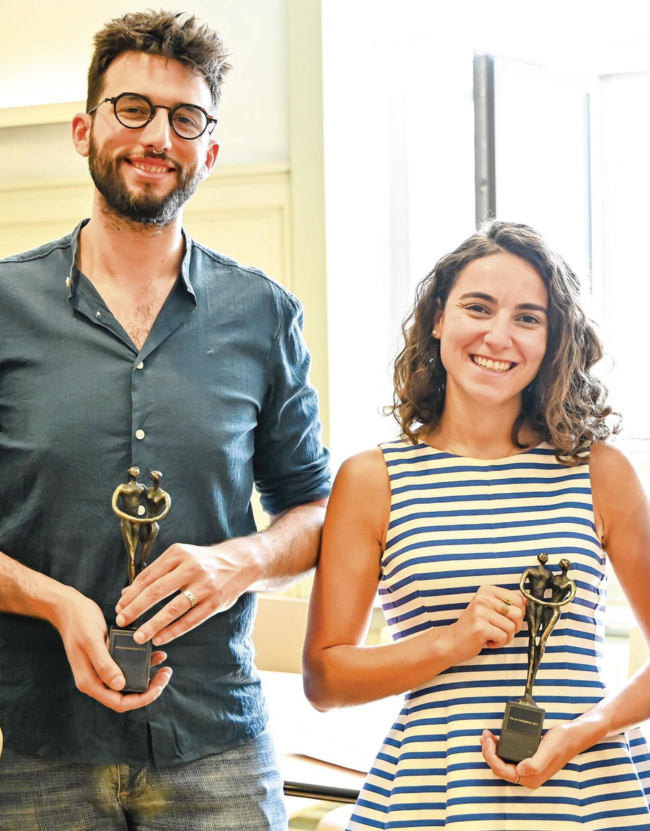 Le Prix du Généraliste, remis sous la première canicule jamais enregistrée en septembre, récompense la Dr Sarah Cumps (UCLouvain) pour son TFE intitulé: "Où sont les femmes: comment expliquer la sous-représentation féminine dans les instances de médecine générale?". Parallèlement, le Dr Maxence Ouafik (ULiège) est élu par la SSM-J pour son mémoire de fin d'études sur "L'initiation et le suivi du traitement hormonal d'affirmation de genre en médecine générale".