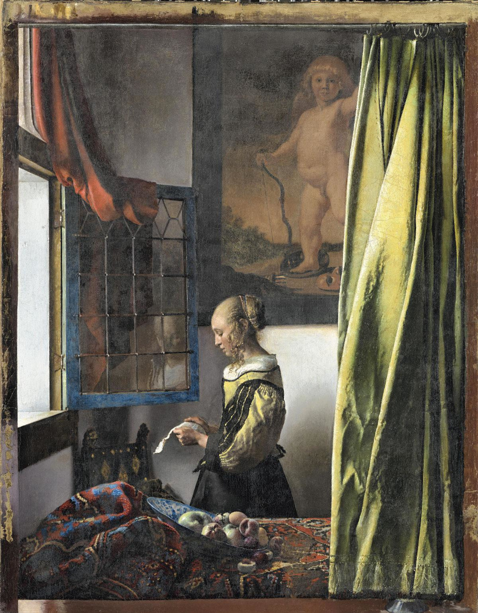Le bleu ultramarin de Vermeer apparaît dans "La liseuse à la fenêtre", tableau fabuleux où le visage de la jeune femme, face à la fenêtre ouverte, se concentre sur sa lecture.
