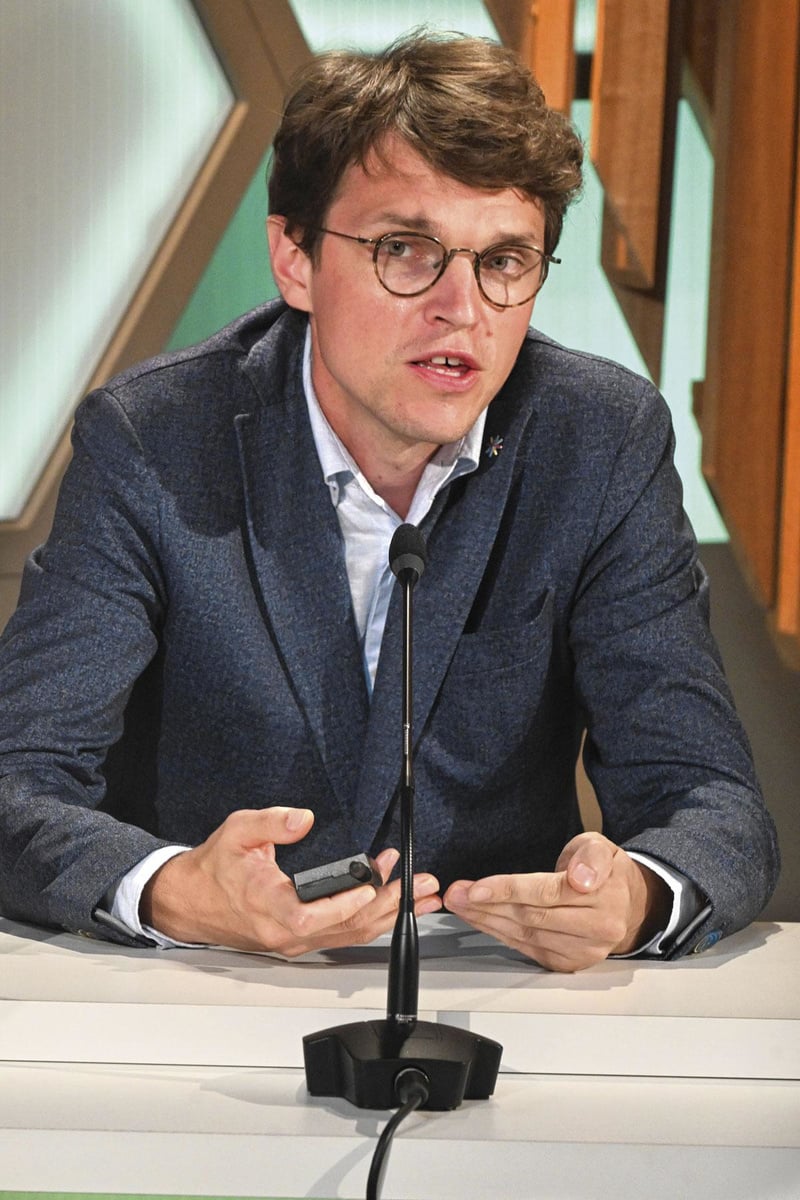 Prof. Dekervel.