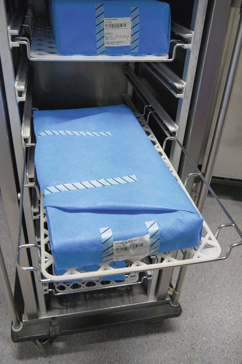 De gebruikte doeken worden vermalen en gesmolten tot plastic korrels. Die zijn geschikt voor spuitgiettoepassingen.