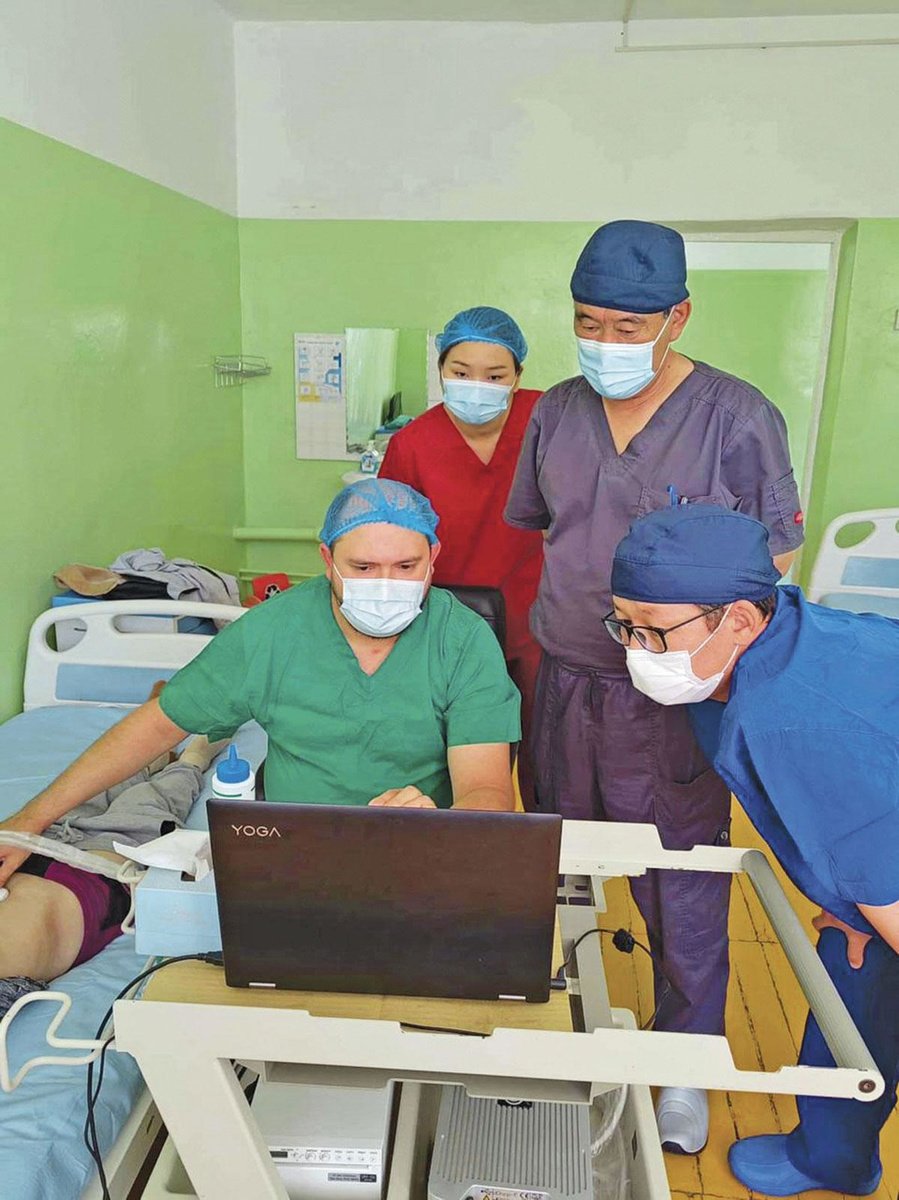 Les médecins mongols ont apprécié la formation pratique délivrée par l'urologue de la Clinique Saint-Jean.