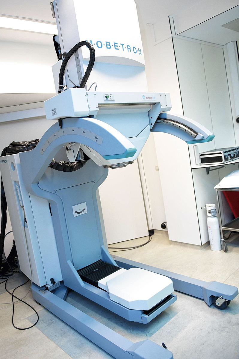 De Mobetron lineaire versneller voor het uitvoeren van bestralingstherapie tijdens operaties.
