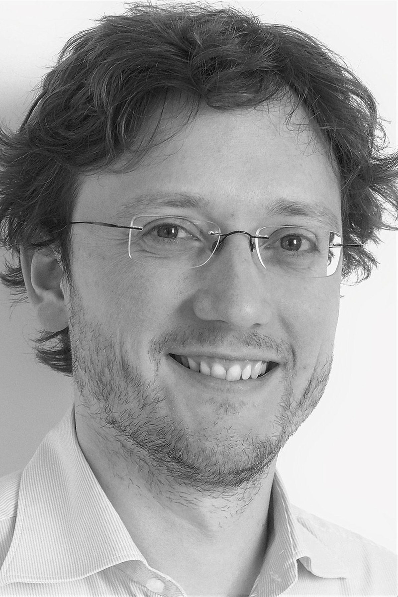 "Dans la population ambulatoire, le pourcentage de patients devant être hospitalisés et/ou décédés entre leur randomisation et le jour 29 de l'étude était plus faible dans le molnupiravir que dans le groupe placebo", annonce le Pr Dauby.