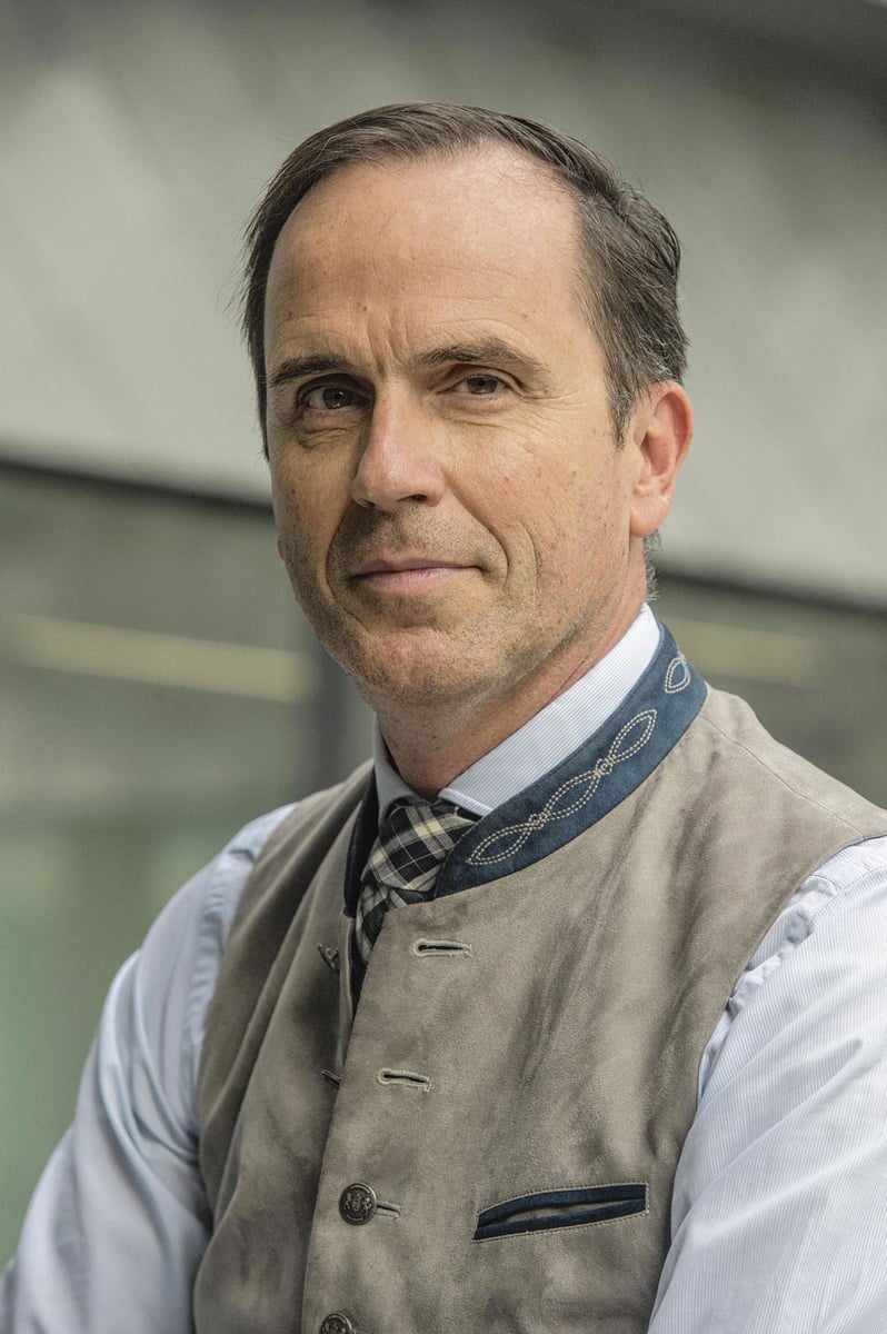 prof. Peter Hellings